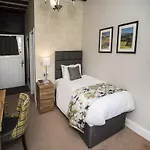 Thorns Hall منزل ريفي *