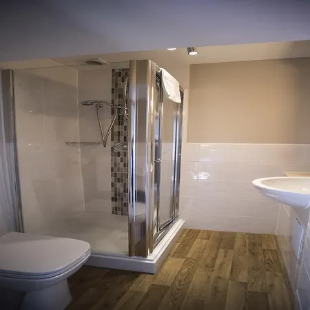 منزل ريفي Thorns Hall *