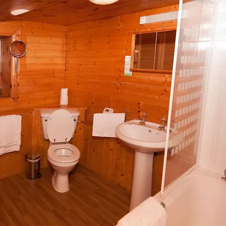 منزل ريفي Thorns Hall *